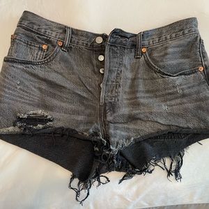 LEVI’S 501 BLACK DENIM SHORTS